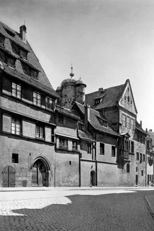 Das Tucherschloss in der Hirschelgasse vor der Zerstörung um 1935. Bildnachweis: Stadtarchiv Nürnberg