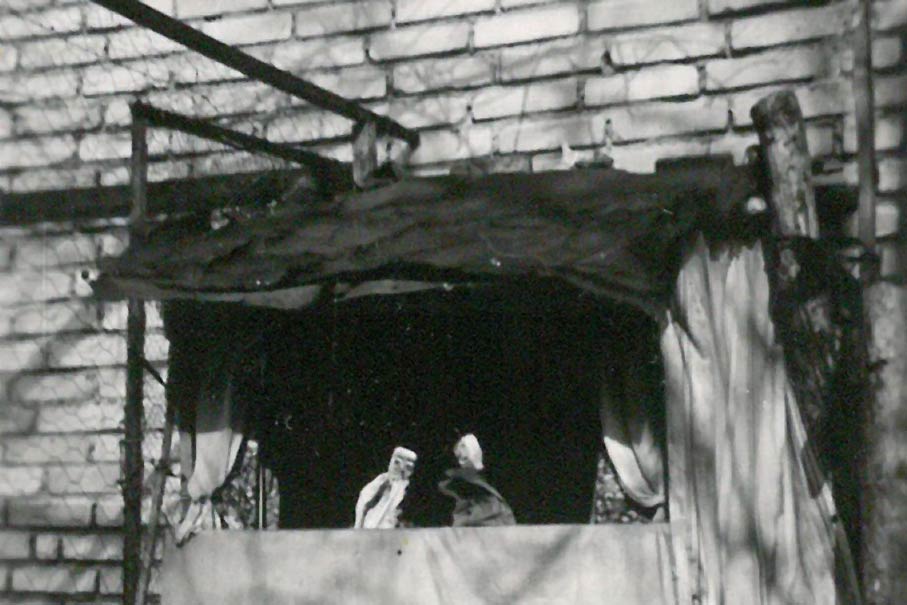 Helmut Leistners selbstgebautes Theater, um 1950. Bildnachweis: Helmut Leistner